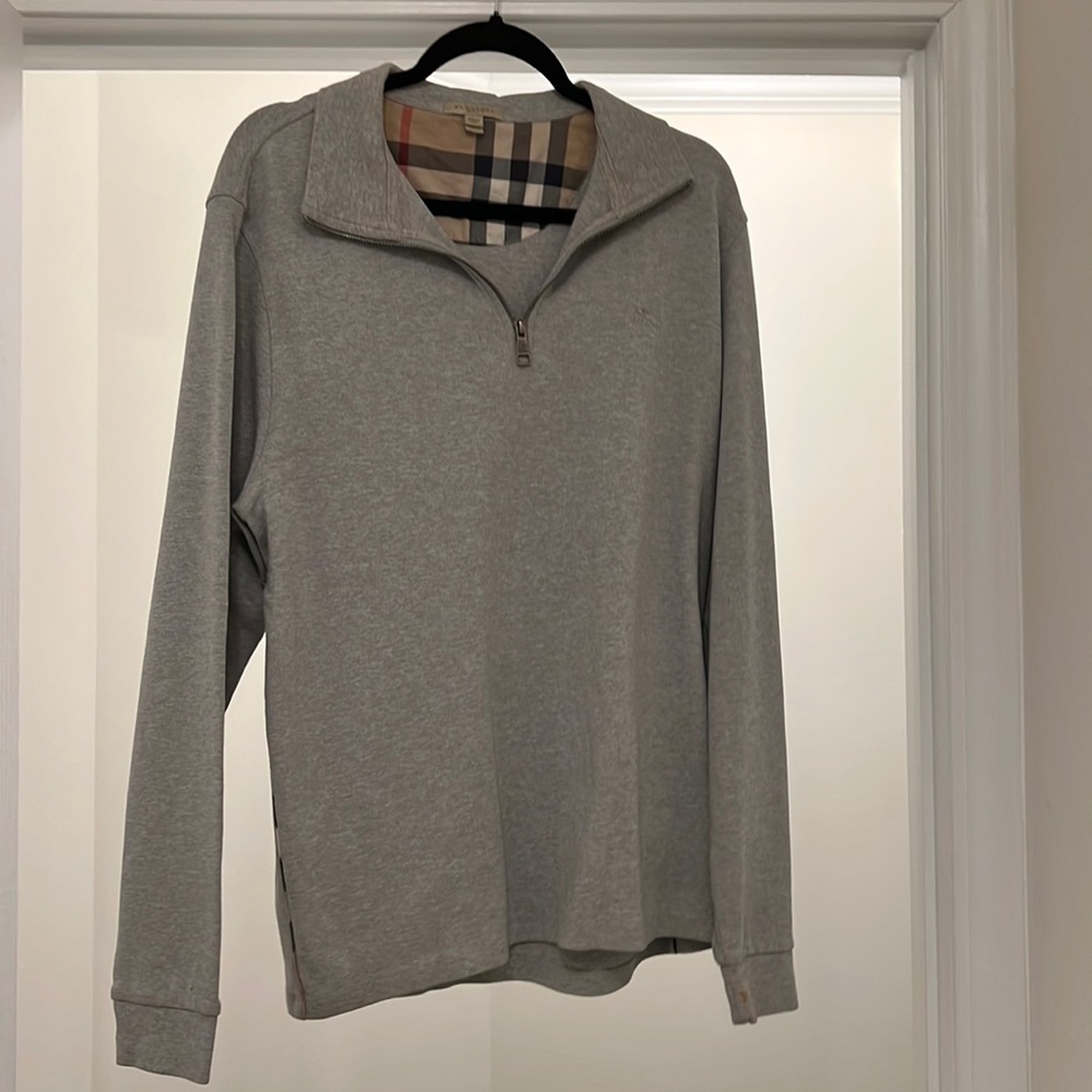 Men’s Burberry Gray sweater size XL